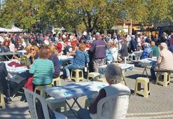 Nüfusunun 3 katı misafir ağırladılar! Köy halkı el ele verdi, 5 bin kişiye sofra kurdu: Edremit’te imece destanı!
