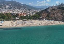 Alanya’da yaz geri dönmüş gibi: Kleopatra Plajı doldu