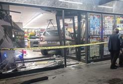 Aracı yol kenarına park etmek isterken markete daldı: O anlar kamerada