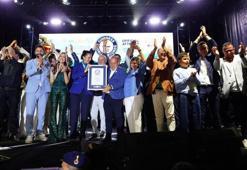 3. Edremit Zeytinyağı Tadım Festivali'nde 16 bin 2 kişiyle dünya rekoru kırıldı