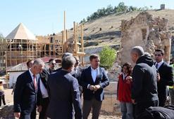 Kemah'ta tarihi mesai: Sultan Melik Türbesi’nde restorasyon heyecanı!