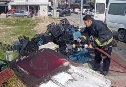 Antalya'da yanan kamyonetten Türk bayrağı çıktı: İtfaiye eri özenle temizledi