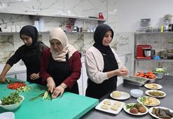 Mardinli kadın devlet desteğiyle hayatını değiştirdi: Evinin bir odasında 3 kişiye yemek yaparken şimdi 300 kişiyi ağırlıyor