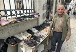 Ayakkabıların üzerine 'Satılıktır' yazıyor ama para almıyor: 55 yıllık ustanın nedeni dikkat çekti