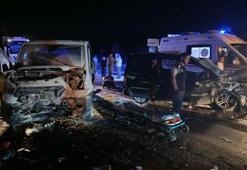 Ticari araç, minibüs ve kamyonun karıştığı zincirleme kazada 1’i ağır 5 kişi yaralandı