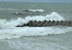 Karadeniz yükselmeye başladı balıkçılar barınağa sığındı