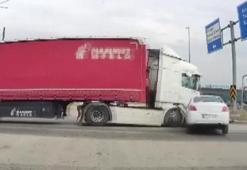 Tır kırmızı ışıkta kavşağa dalıp otomobile çarptı 2 kişi yaralandı