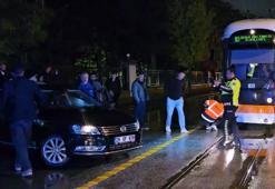 Tramvayla otomobil çarpıştı 2 kişi yaralandı