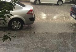 Erzincan’da aniden bastırdı, hayat durma noktasına geldi: Vatandaşlar dükkanlara sığındı!