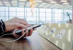 ŞARJ CİHAZLARINDA KURALLAR DEĞİŞİYOR! USB-C kabloları ve kablosuz şarj için yeni dönem