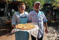 İsveç'ten Çorum'a dönen emekli çiftin köylerine açtığı restoran yoğun rağbet görüyor