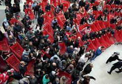 İstanbul'da açılışta indirim izdihamı: Kuyruk havadan görüntülendi