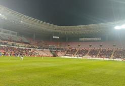 Eskişehirspor-Bursa Yıldırımspor maçında ışık krizi
