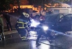 Seyir halindeki otomobil alev alev yandı