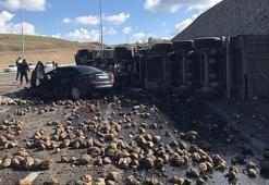 Ağrı'da can alan trafik kazası: TIR ile otomobil çarpıştı 4 kişi hayatını kaybetti
