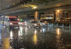 İstanbul’da sağanak yağış sonrası Pendik ve Tuzla’da yollar göle döndü