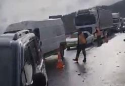 Çok sayıda aracın karıştığı zincirleme trafik kazasında 8 kişi yaralandı