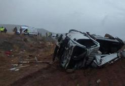 Van-Başkale karayolundaki feci trafik kazasında 3'ü ağır 12 kişi yaralandı
