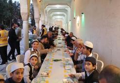 Şanlıurfa’da geleneksel tirit ziyafetinde binlerce vatandaş buluştu