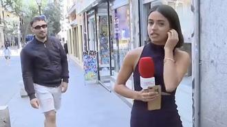 Muhabiri canlı yayın sırasında böyle taciz etti