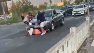 Pes dedirten görüntü! Otomobiliyle, çarptığı kadının üzerinden geçip kaçmaya çalıştı