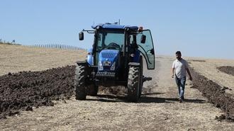 Diyarbakır'da bir ilk! Çiftçilere dağıtıldı; Verimli tarlalarda şoförsüz traktör devri