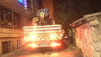 Eyüpsultan'da sokağa dalan vinç dehşet saçtı