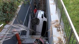 Bahçelievler'de kadın sürücü 9 araca çarptıktan sonra 5 metre boşluğa düştü!