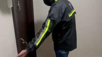 Edirne'de kurye kılığına giren polis, 77 yıl hapis cezasıyla aranan şahsı yakaladı! 'Yemek siparişi getirdim'