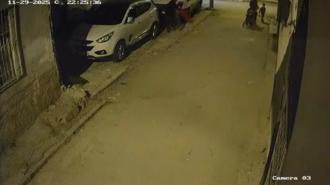 Çocuğun kafasını arabaya vurup yere fırlatan şahıs çocuğun babası çıktı, gözaltına alındı