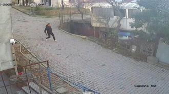 Arnavutköy'de aileye kabusu yaşattılar! Anne ve çocuğunu darbedip altınları çaldılar