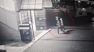 Bursa'da eşinin şiddetinden kaçan kadın ve kızı camiye sığındı! O anlar kamerada