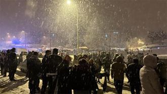 Düzceliler kar yağışını horon ve halay oynayarak karşıladılar