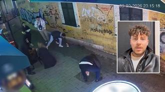 Beyoğlu'nda turistin uçuşan paralarını toplayan esnaf tepkili: 'Kadın bize bir teşekkür bile etmedi'