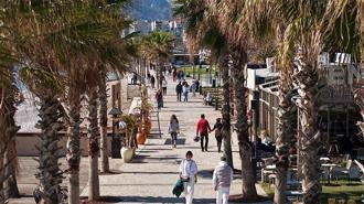 Güneş açtı, Antalyalılar sahile koştu