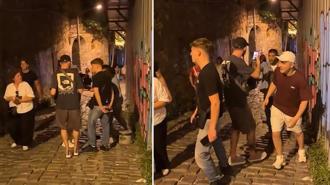 Galata'da 'fırça düşürme' numarası tutmadı! Rus turistler dolandırıcıyı fark etti
