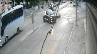 İzmir'de korkunç kaza: Motosikletliye çarpan sürücü arkasına bakmadan hızla uzaklaştı!