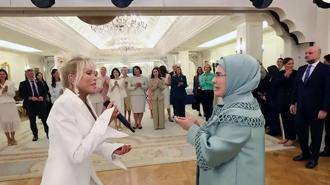 Süperstar şarkılarını First Lady'ler için söyledi