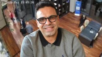 Ünlü tiyatrocu Okan Karacan hakkında "bilgisayar çaldı" iddiası: O anlar güvenlik kamerasında
