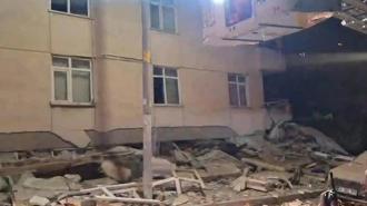Maltepe’de 7 katlı binanın 3 katında çökme