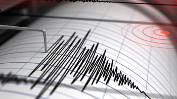 İzmir'de korkutan deprem! Vatandaşlar panik yaşadı