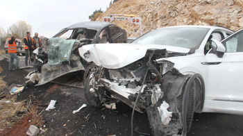 Konya'da iki otomobilin çarpıştığı kazada 1 kişi öldü, 3 kişi yaralandı