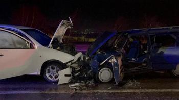 Eskişehir'de iki araç kafa kafaya çarpışt: 3'ü çocuk 9 yaralı