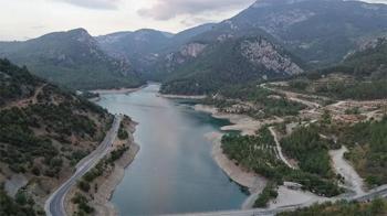 Feke'nin Dokuzdolambaç virajları sonbahar renkleriyle kaplandı: Fotoğrafçılar buraya akın ediyor!