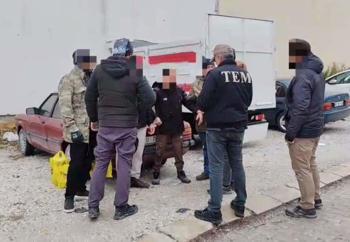 Afyonkarahisar'da 9'u DEAŞ'le iltisaklı 62 yabancı uyruklu sınır dışı edildi