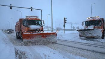 Karayolları ekipleri Doğu'daki 6 ilde 297 iş makinesiyle karla mücadele ediyor