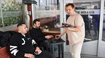 İzmirli kadın 25 yıllık başkanı devirip, kahvecilerin ilk kadın başkanı oldu