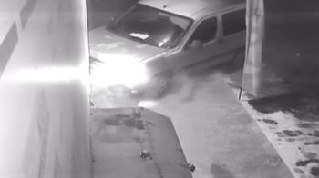 Direksiyon başında kalp krizi geçirip kaza yapan sürücü öldü; o anlar kamerada