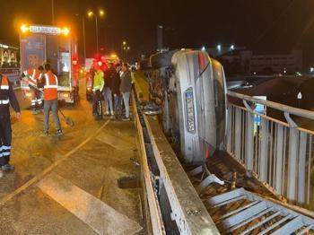 İstanbul'da korkunç kaza: Araca çarpmamak için yaya yoluna düştü!