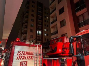 İstanbul'da site otoparkı alev aldı: 5 araca birden sıçradı!